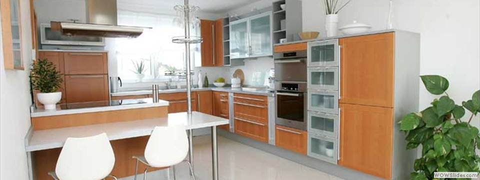 Kche mit verschiedenen Abdeckelementen